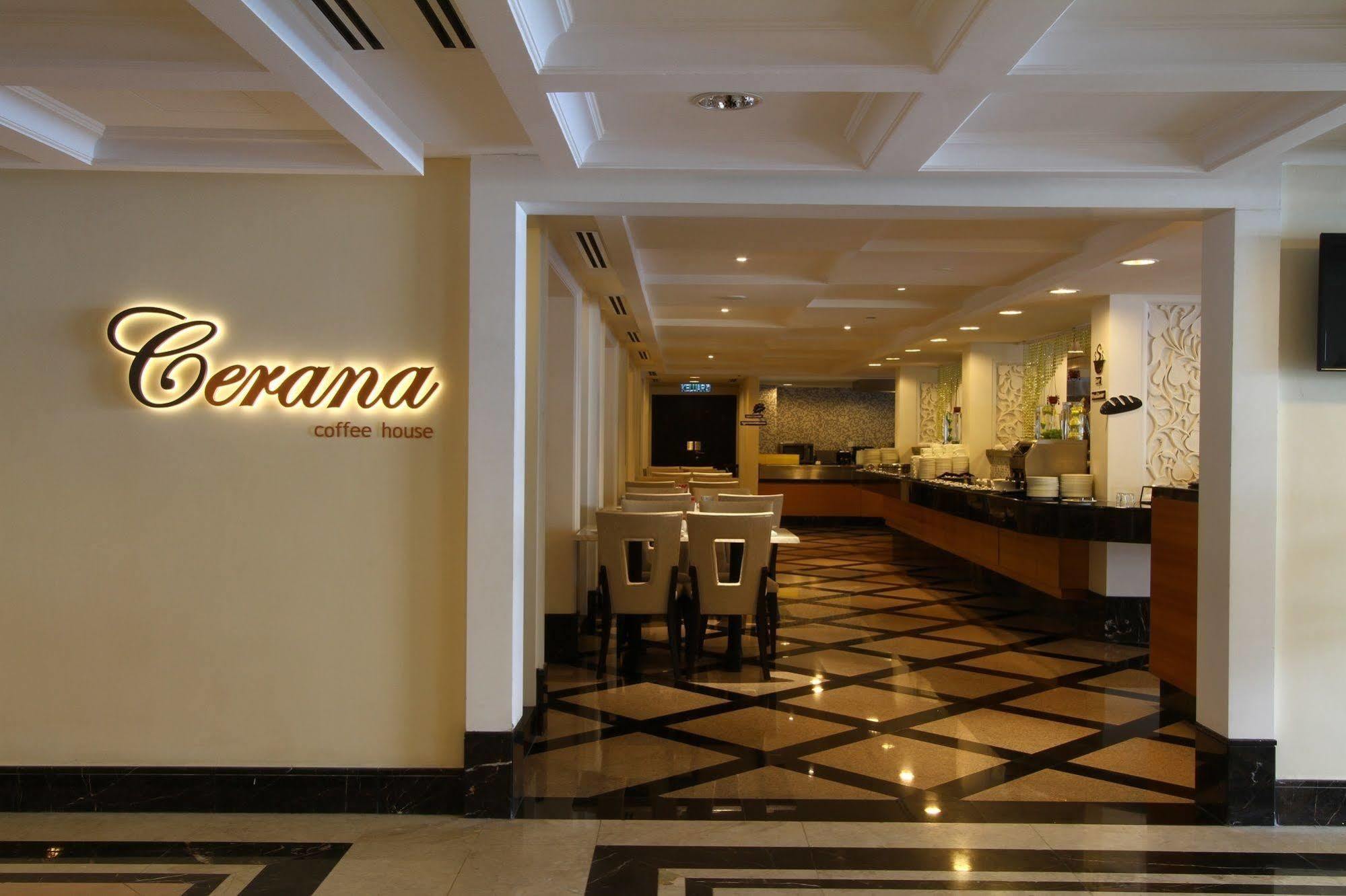 ホテル ペルダナ コタ バル コタバル エクステリア 写真